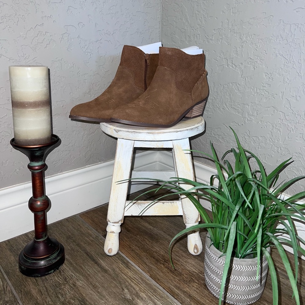 Yellow Box Pueblo: Chestnut Booties